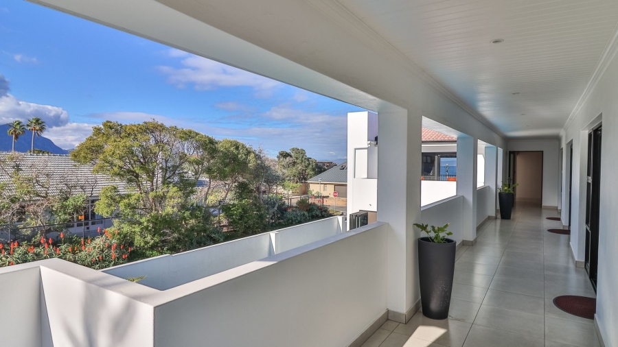 9 Bedroom Property for Sale in Westcliff Western Cape